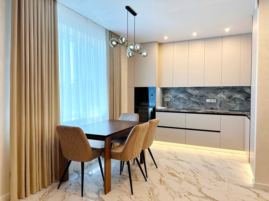 Квартира в центрі з дорогим ремонтом клубний будинок