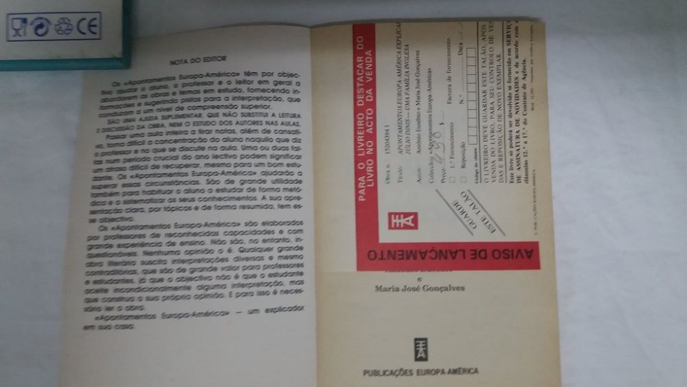 Livros de explicações "Frei Luís de Sousa" e "Uma Família Inglesa"