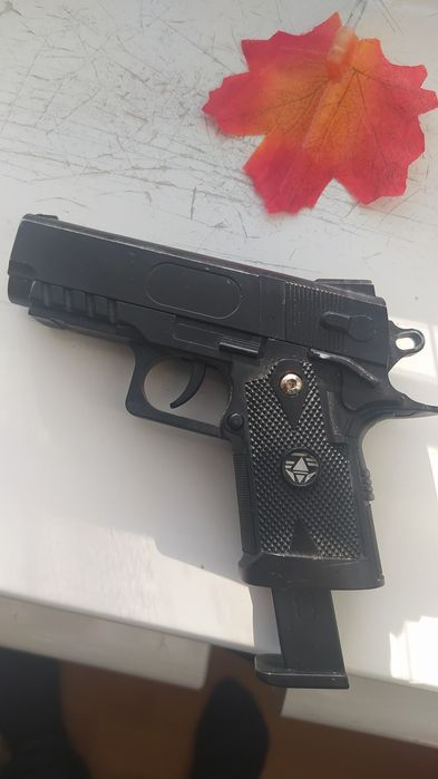 Игрушка пистолет металлический корпус