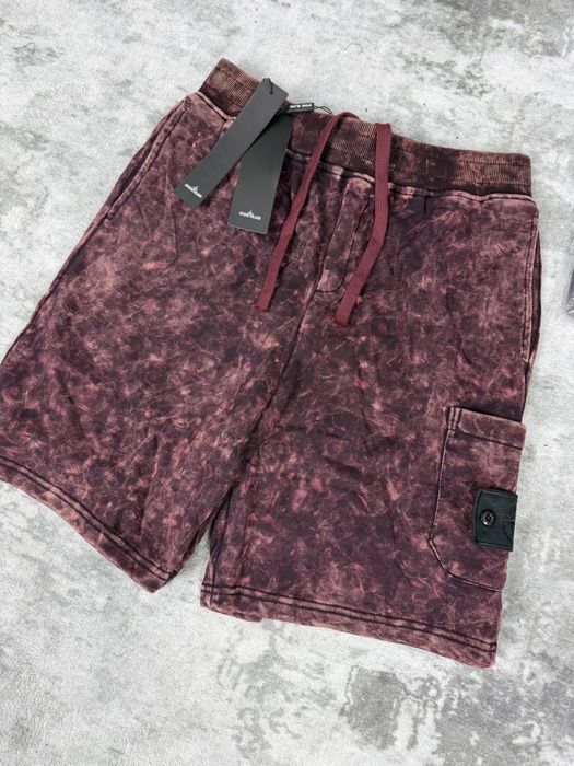 ПЕРШІ Шорти Stone Island Off-Dye