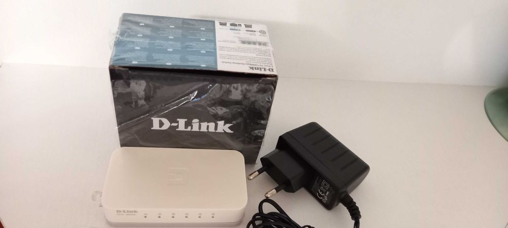 Коммутатор Switch D-Link DES-1005C на 5 портов, надежный и компактный