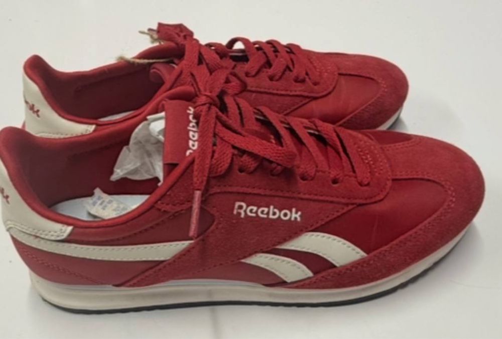 Кроссовки  Reebok красного цвета
