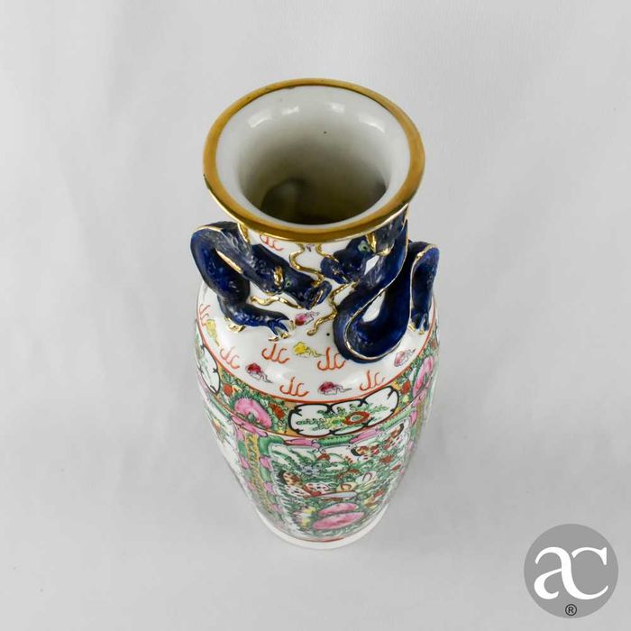 Jarrão em porcelana da China decoração Mandarim com dragões em relevo, circa 1960