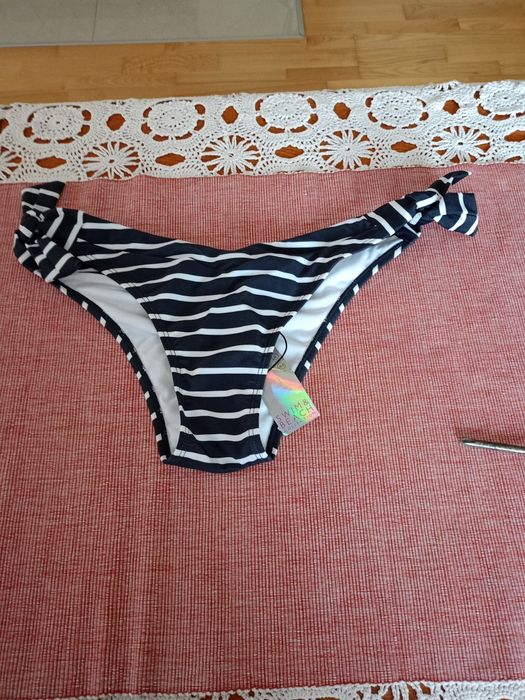 Nowe  firmowe majtki kąpielowe.