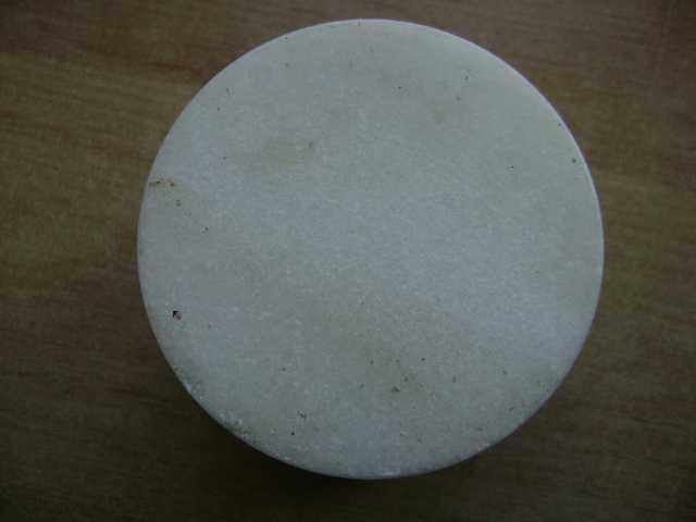 Starocie z PRL - Moździerz marmurowy z ucieraczem, wysokość 10 cm