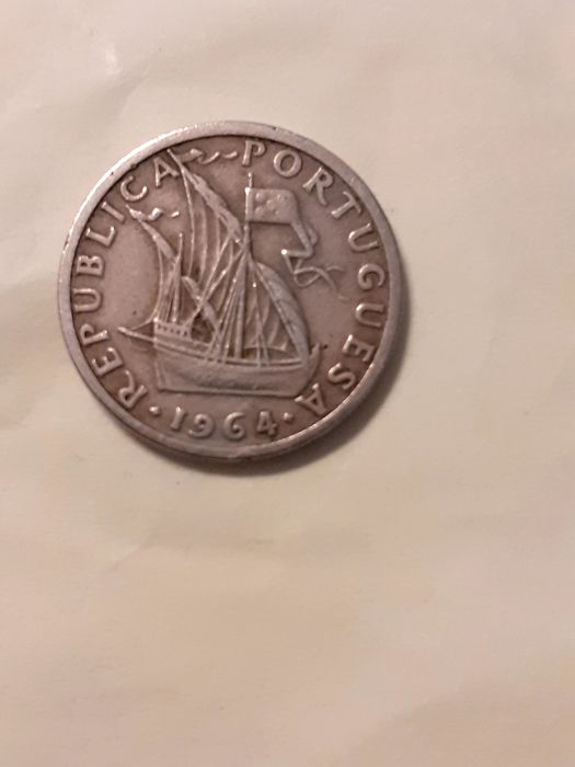 Moedas antigas de 1 escudo e 2,5 escudos