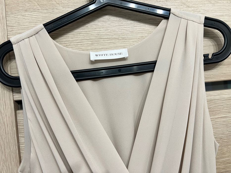 Sukienka plisowana beżowa