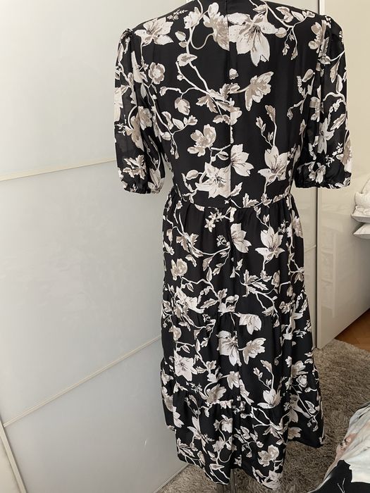Piękna niezwykle elegancka nowa sukienka 42