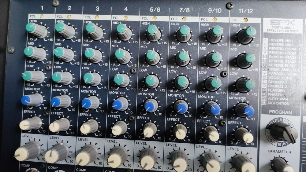 PA Yamaha profissional 300+300W