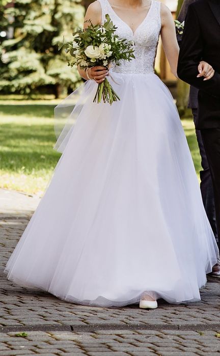 Suknia ślubna śnieżna biel
