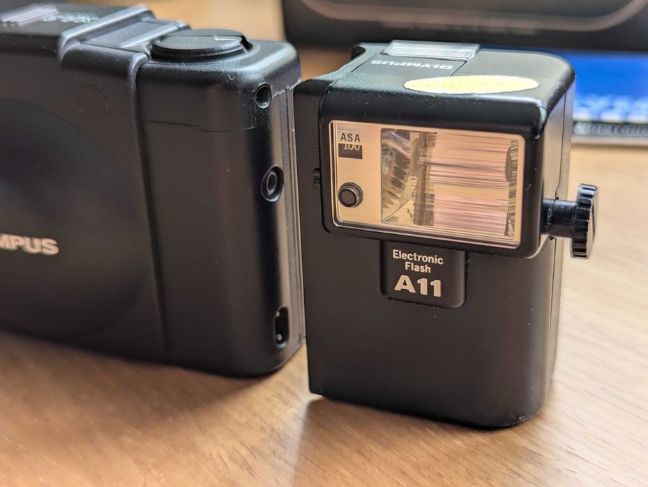 Olympus XA2 + Flash + Oryginalne pudełko i etui | Stan BDB, 1. właściciel