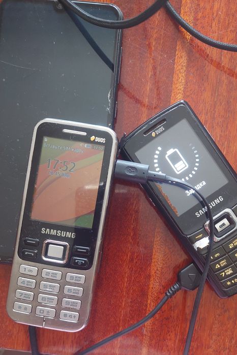Продам три телефона Samsung