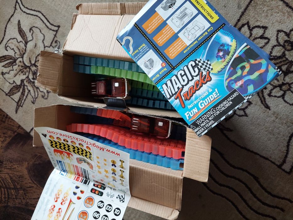 Продам 2 дитячих трека Magic tracks за 400гр.