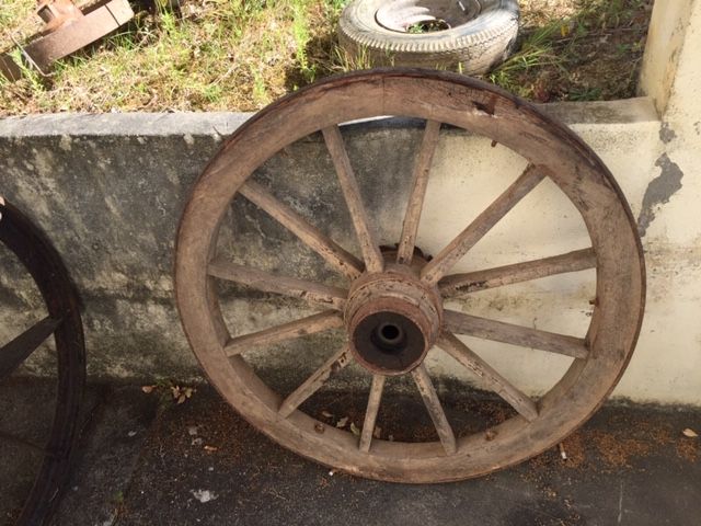 Carroça antiga em madeira