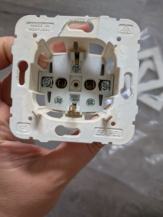 Tomadas e interruptores EFAPEL