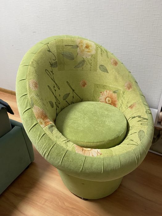 Велике мʼяке крісло