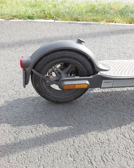 Електро самокат Xiaomi Essential