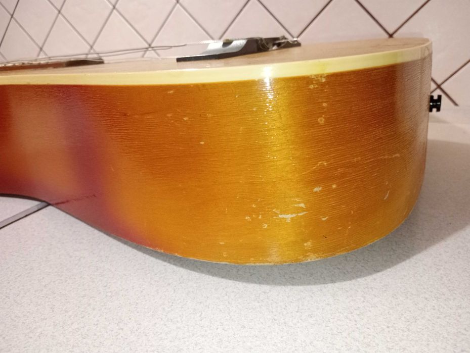 Gitara akustyczna z futerałem