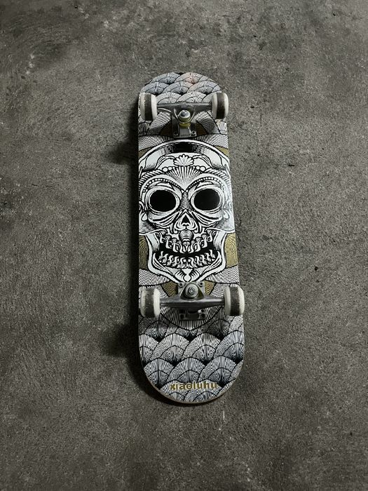 Skate quatro rodas como novo