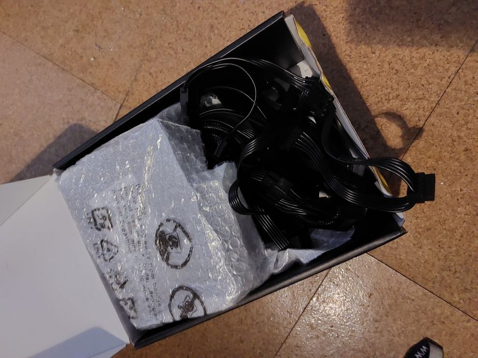 Fonte de alimentação Corsair CV450