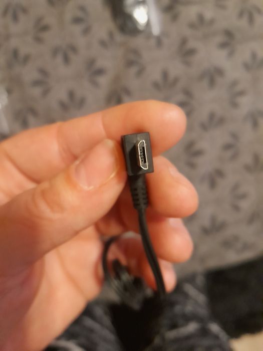 Słuchawki LG z wyjściem mikro USB