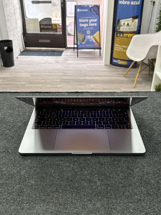 MacBook Pro "Core i5 Dual-Core" 3.1 Touch Bar | 256GB SSD | 8GB | 82%B