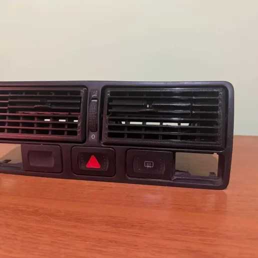 Підстаканник VW Golf 4 лівий або правий в центр