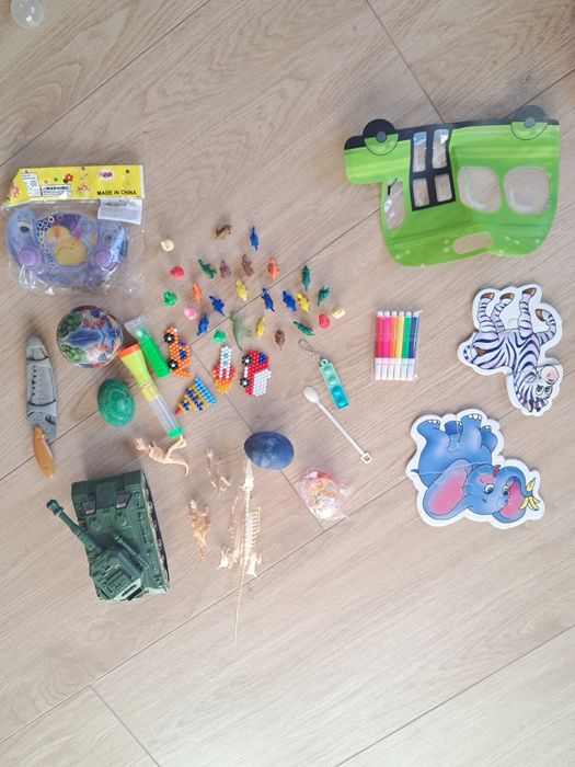 Віддам іграшки,  пазли