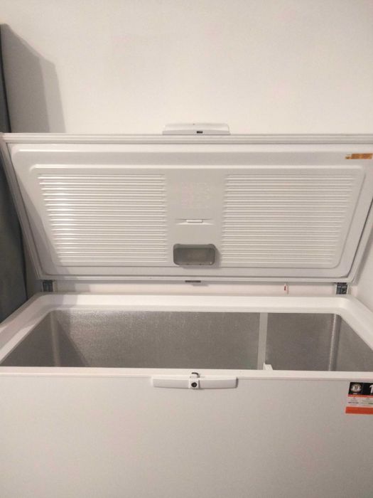 Продам морозильну камеру-ларь.