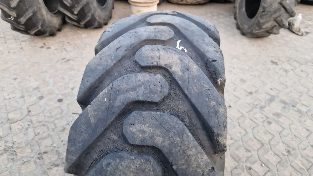 koło 405/70-20, 16/70-20, 400/70-20, 16.0/70-20 Goodyear JCB beznapraw