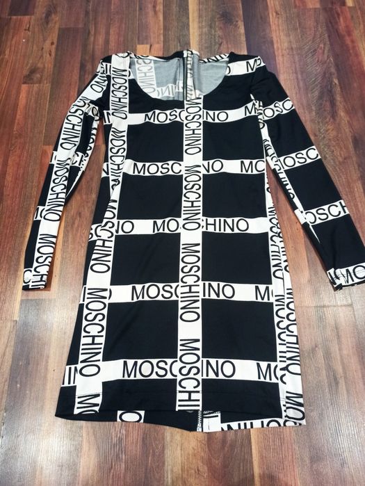 Плаття з замком на спині