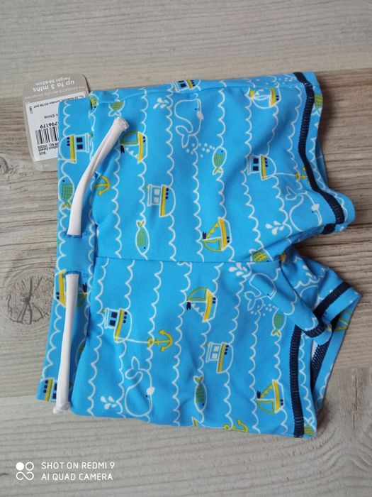 Nowe kąpielówki niemowlęce / pielucha kąpielowa