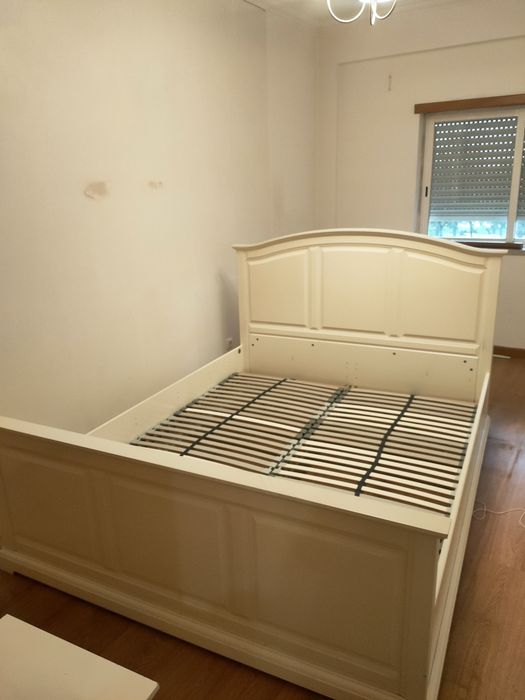 Cama de casal Branca