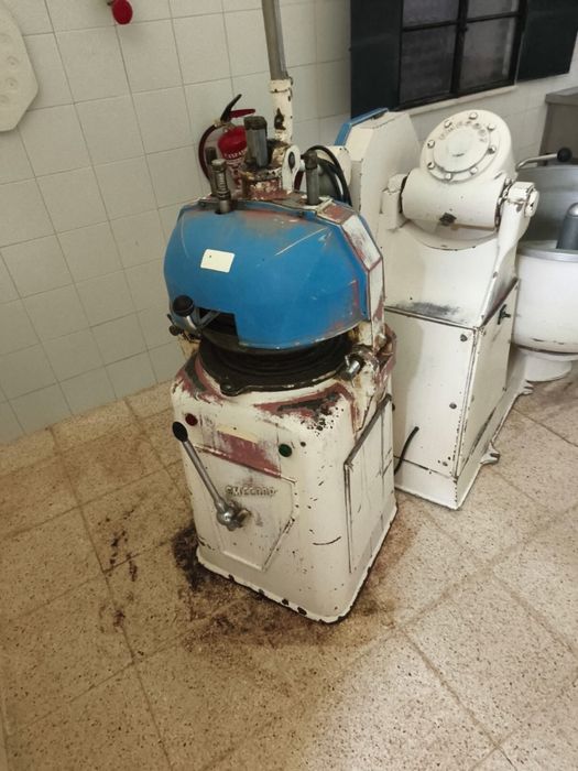 Maquinário e equipamento de padaria completo