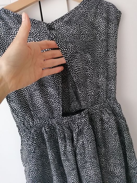 Śliczna sukienka biało czarna 128