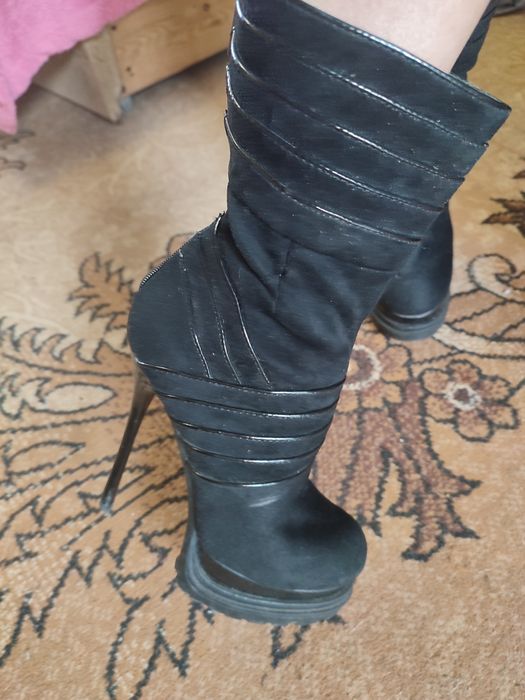 Ботильоны , Замшевые ботильоны.