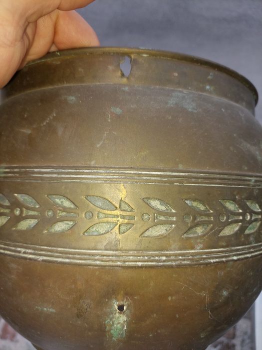 Vaso de latão antigo