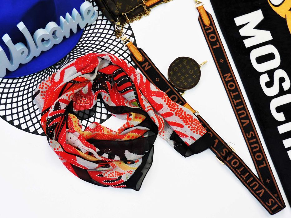 Śliczny szal wzory kwiaty kolory