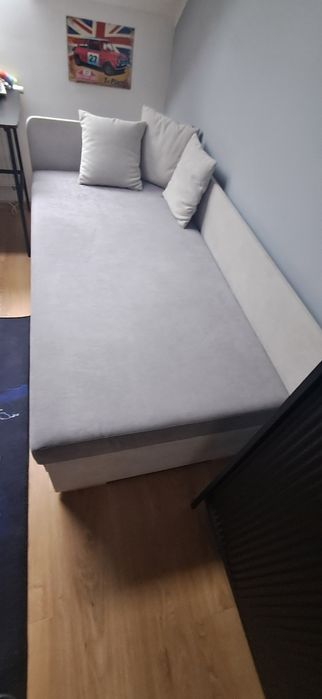 Łóżko rozkładane z skrzynią.