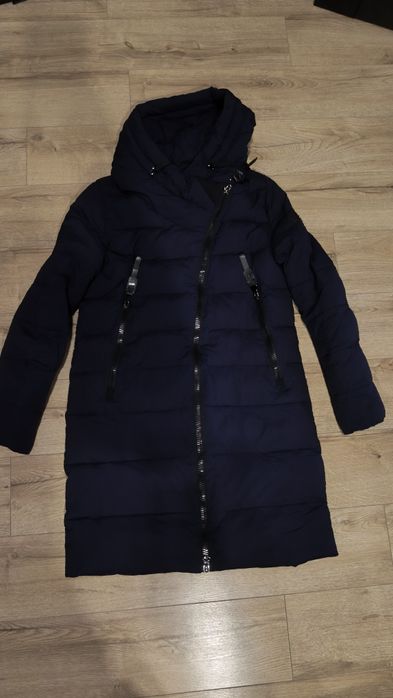 Пуховик жіночий .