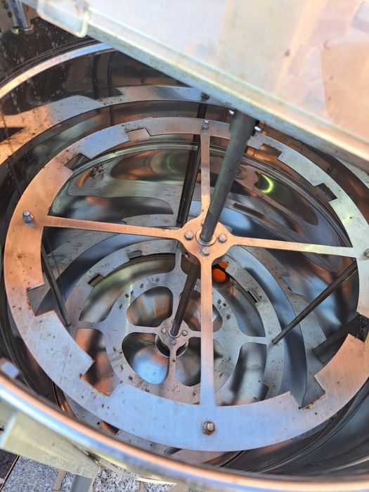 Extrator de mel 8 quadros manual