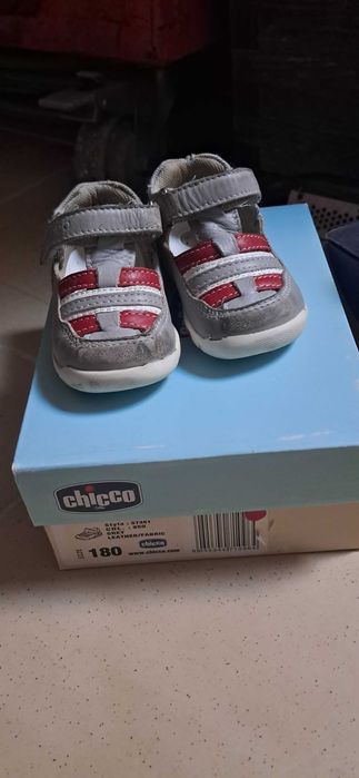 Varios sapatos para bebe/criança