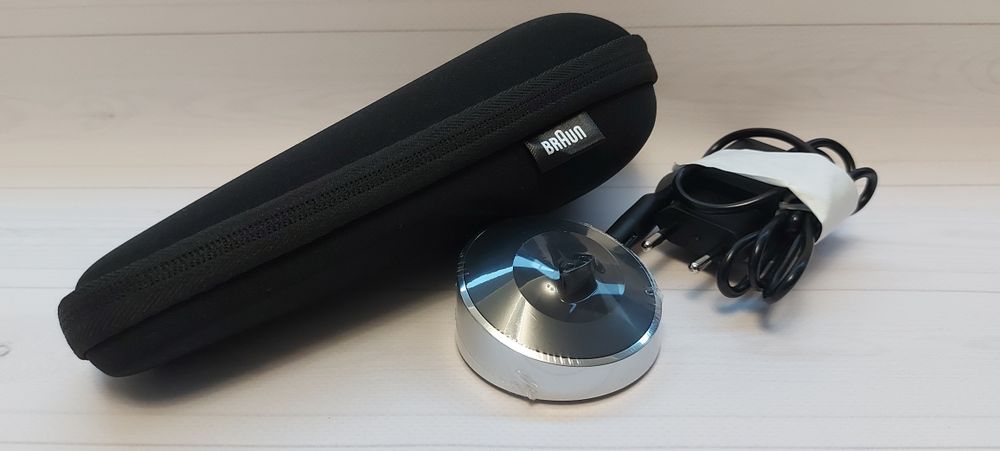 Zestaw  stacją ładująca plus etui