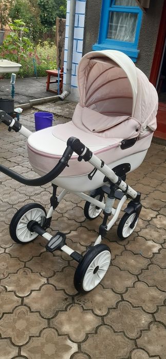 Продам гарну  коляску для дівчинки