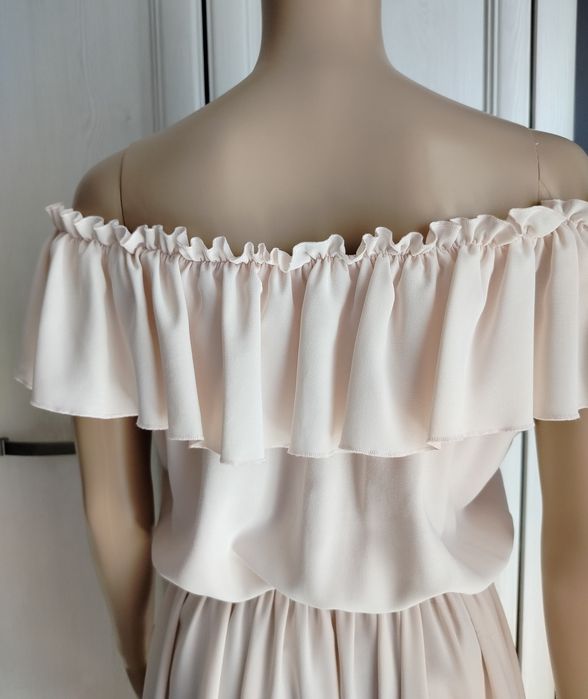 XS S M kremowa nude sukienka 2 sposoby hiszpanka falbany Varlesca