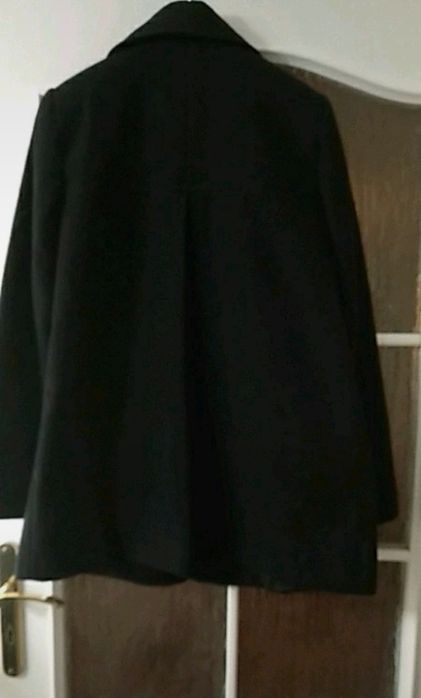 Czarny płaszczyk
