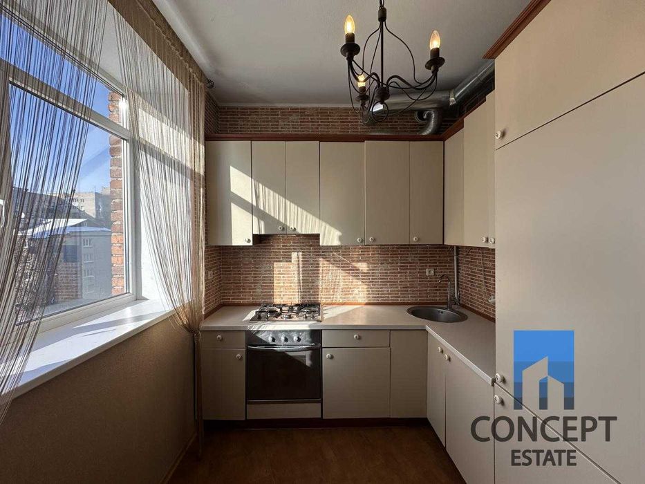 Продам видовую 2к сталинку на ул. Героев Крут. Яворницкого. Нагорка!