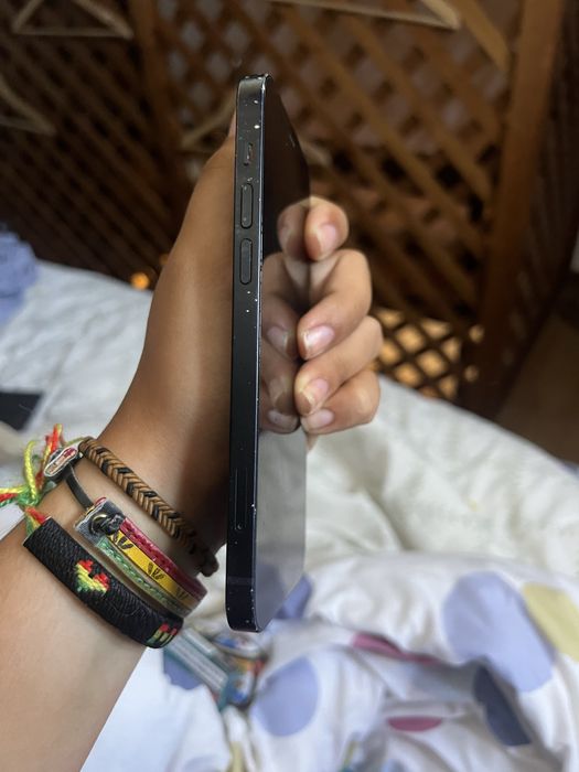 iphone 12 de 128GB com a bateria a 78% e otimo funcionamento