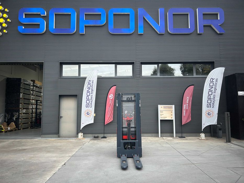 Stacker Linde Elétrico 1400 Kgs com plataforma de operador