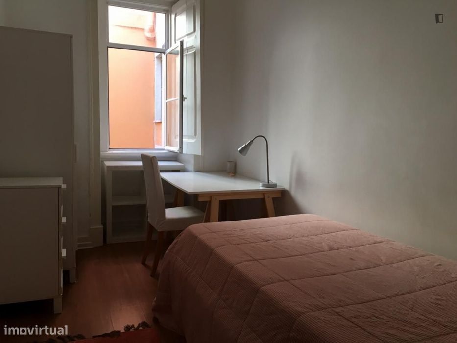 Quarto - localizado em Arroios Lisbon